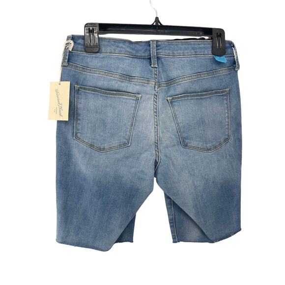 NWT Universal Thread Light Wash Blue Distressed Denim CutOff Jean Shorts Size 4 - Picture 5 of 9